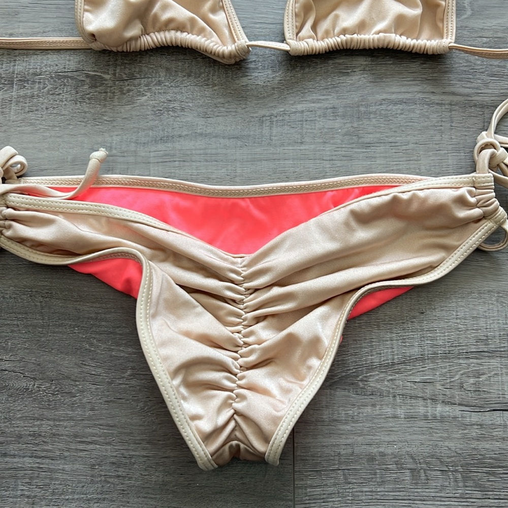 Bikinis - Picture 7 of 8